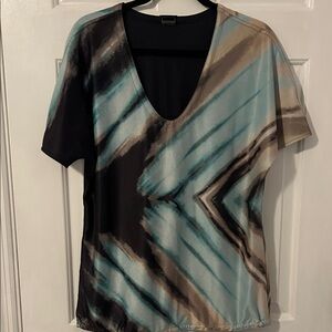 REVERSIBLE CASUAL.  V-Neck Short Sleeve Top